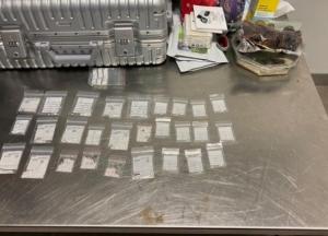 В "Борисполе" задержали партию бриллиантов на 17 млн гривен (фото)