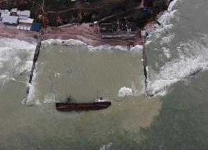 Место крушения танкера Delfi привлекло массу туристов (видео)