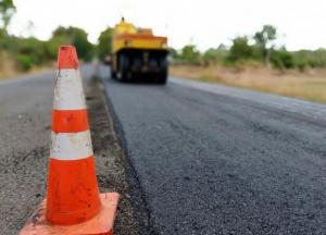 Кабмин вводит эксперимент по ремонту дорог