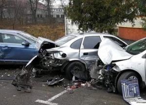 В Боярке пьяная девушка разбила 6 машин