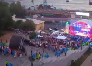 На концерте партии Кернеса в Одессе рухнула металлическая конструкция (видео)
