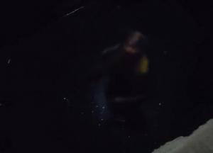 Мужчина чудом выжил, упав в яму с мазутом - 5 часов он звал о помощи (видео)