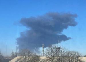 "Красавчікі, х*хли": Storm Shadow атакували Новошахтинський НПЗ, багато вибухів (відео)