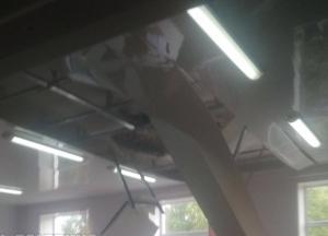 ЧП в Харькове: во время урока в школе обрушился потолок (фото)