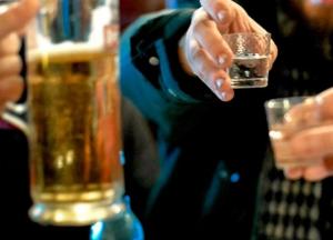 Врачи назвали способы снизить риск заболеваний, связанных с употреблением алкоголя