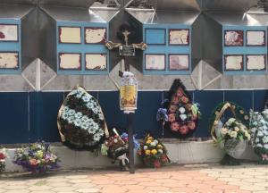 Похороны Даши Лукьяненко: девочку хоронят в закрытом белом гробу (фото, видео)