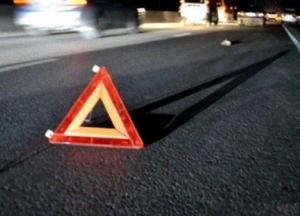 В Киеве водитель автобуса влетел в остановку: есть погибший и раненые (фото)