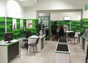 "Приватбанк" собирается уволить более шести тысяч сотрудников