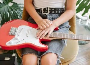 Електрогітара для навчання — 7 кращих варіантів, що надихнуть грати