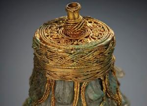 Археологи показали древний клад викингов, который лежал нетронутым тысячу лет (фото)