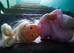 Насиловал школьницу средь бела дня и снимал на видео: новые детали трагедии в Харькове (видео)