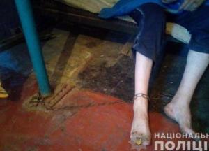Мать держала взрослого сына на цепи ради пенсии