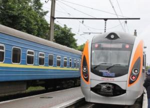 "Укрзализныця" запускает еще 12 поездов: список
