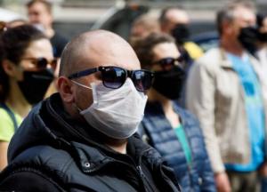 В Польше отменяют массочный режим на улице