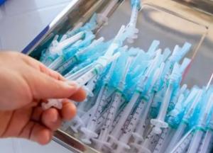 Украина открыла запись на вакцинацию от Covid-19 для жителей ОРДЛО и Крыма