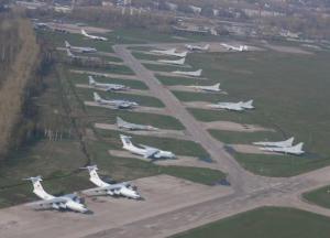 З'явилися перші супутникові знімки знищених літаків на аеродромі "Бєлая" (фото)