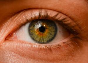 Медики назвали симптомы рака глаз