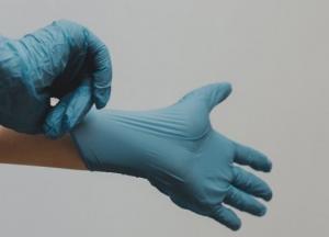 Инфекционист рассказала, нужно ли носить перчатки во время пандемии