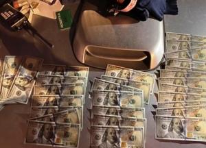 Чиновника Госаудитслужбы задержали на взятке в $5 тысяч