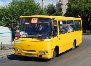 В киевской маршрутке на полном ходу отвалилась дверь (фото)