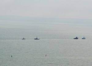 Корабли ВМС Украины прошли под Крымским мостом (видео)