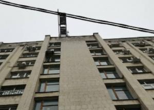  В Кропивницком мужчина упал с крыши многоэтажки (фото)