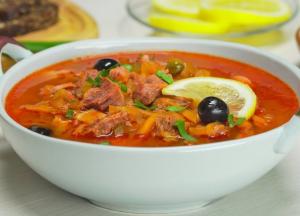 Назван самый опасный суп для гипертоников и сердечников