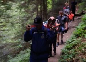 В Карпатах спасатели эвакуировали травмированную туристку