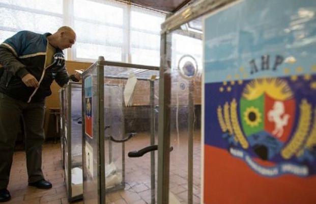 Боевики «ЛНР» решили подкупом обеспечить явку на «выборах»