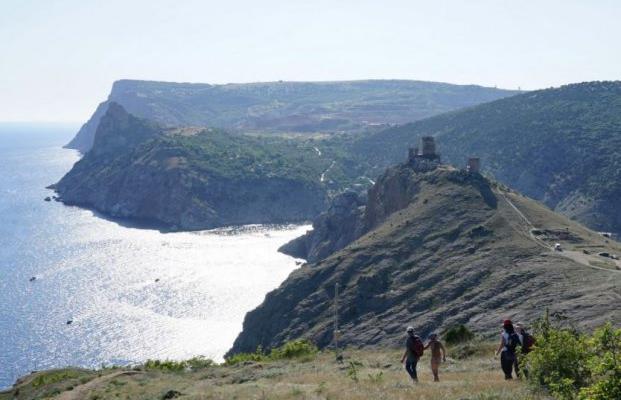 Крымский туризм под дулом автоматов (видео)