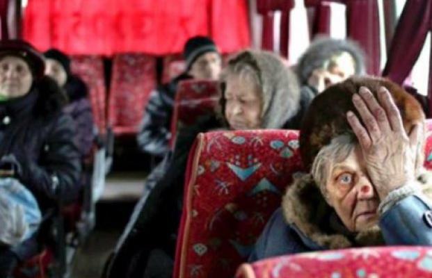 Жизнь на оккупированном Донбассе: «воскресные туры» в Украину за пенсией