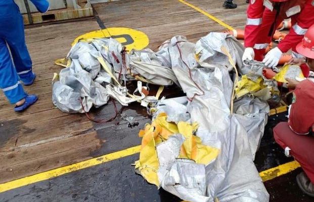 Катастрофа индонезийского Boeing 737: подробности (фото, видео)