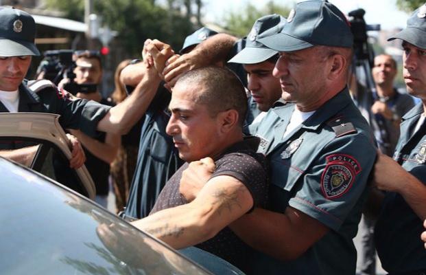 Столкновения в Ереване: Все подробности (фото, видео)